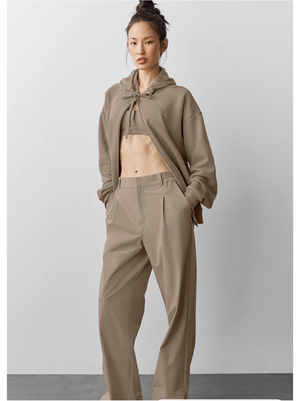 NEW ALO women’s Pursuit Trouser, beige , size small, excellent condition